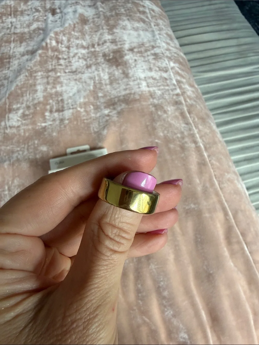 Oura Ring 4 Charger and Box - gold size 8